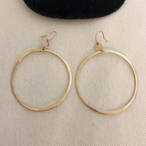Lana large wavy hoop